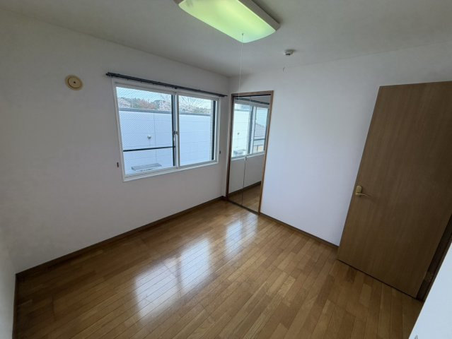 ヒーローマンション・桜の洋室