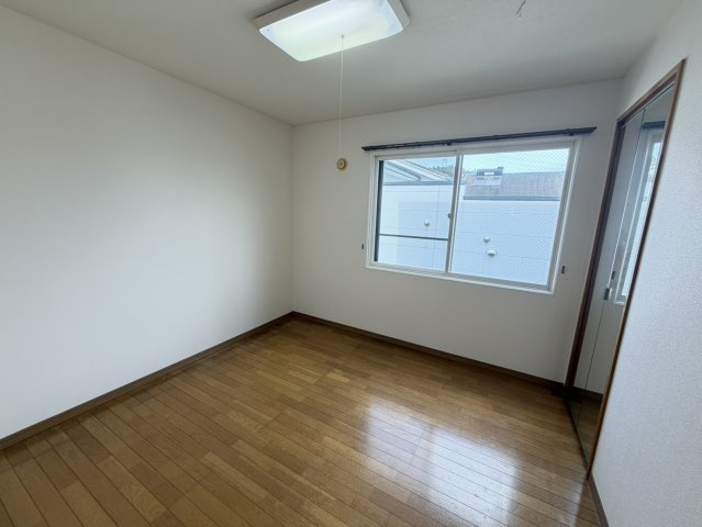 ヒーローマンション・桜の洋室