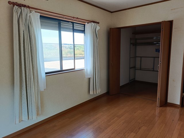 西条市禎瑞土地建物【750】145.19坪　29.76坪の洋室
