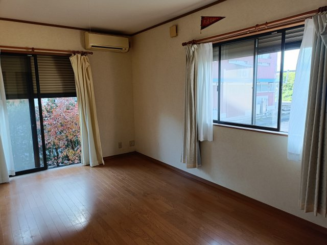 西条市禎瑞土地建物【750】145.19坪　29.76坪の洋室
