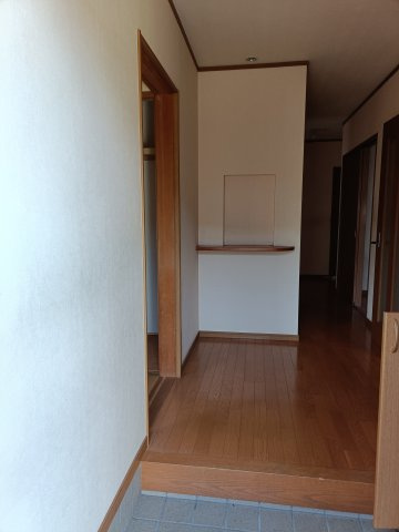 西条市禎瑞土地建物【750】145.19坪　29.76坪の玄関
