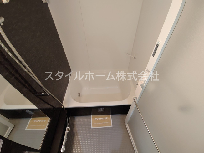 【浴室】 | セントラルレジデンス | 別部屋写真です。