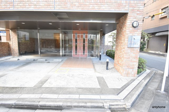 アルシェ江坂　仲介手数料無料のエントランス