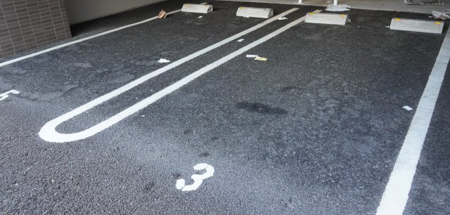 仲介手数料0！！チェルトヴィータの駐車場