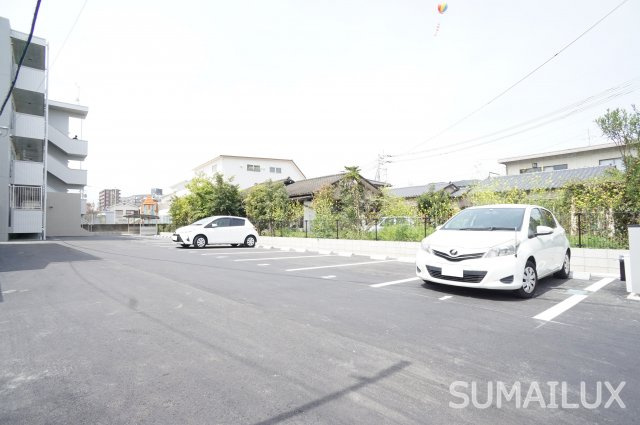 プレイス・アイの駐車場