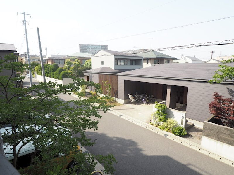 周辺は閑静な住宅街です