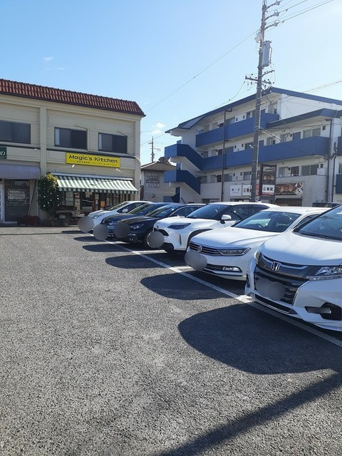 原崎町住居付店舗の駐車場