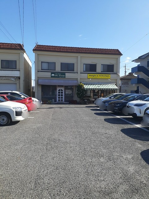 原崎町住居付店舗の外観