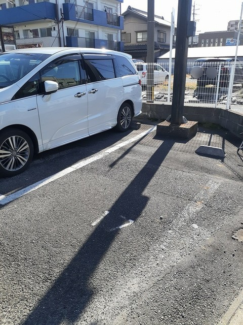 原崎町住居付店舗の駐車場