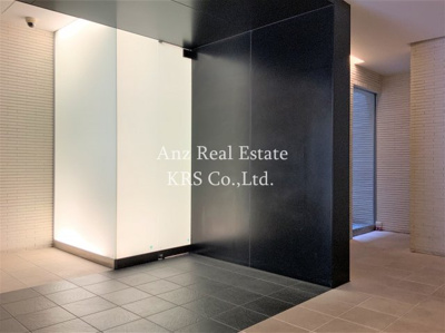 【ロビー】 | アーバネックス南堀江 | 綺麗なロビー♪ダウンライトが落ち着きを醸し出します！