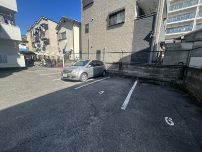 【駐車場】 | リッシュヴィラージュ | 駐車場です