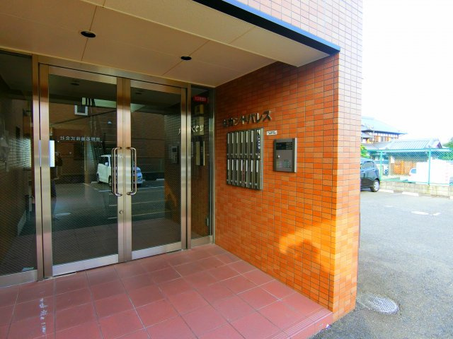 セカンドパレスのエントランス