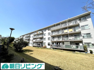 【外観】 | 緑豊かな住環境、南向きで陽当たり良好