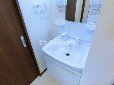 【洗面所】 | ＦＯＲＴＲＥＳＳ壱番館 | 朝の支度もスムーズな独立洗面台。