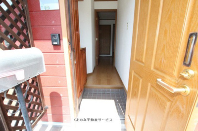 【玄関】 | ニュークレストールソフィアＢ | 明るい玄関です
ニュークレストールソフィアB棟　102号室　2023/4/10撮影