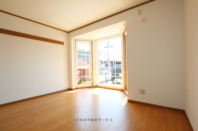 【居間・リビング】 | ニュークレストールソフィアＢ | ゆったり過ごせるリビングです
ニュークレストールソフィアB棟　102号室　2023/4/10撮影