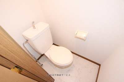 【トイレ】 | ニュークレストールソフィアＢ | シンプルで使いやすいトイレです
ニュークレストールソフィアB棟　102号室　2023/4/10撮影