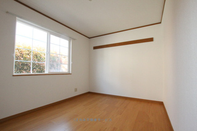 【洋室】 | ニュークレストールソフィアＢ | 明るい洋室です
ニュークレストールソフィアB棟　102号室　2023/4/10撮影