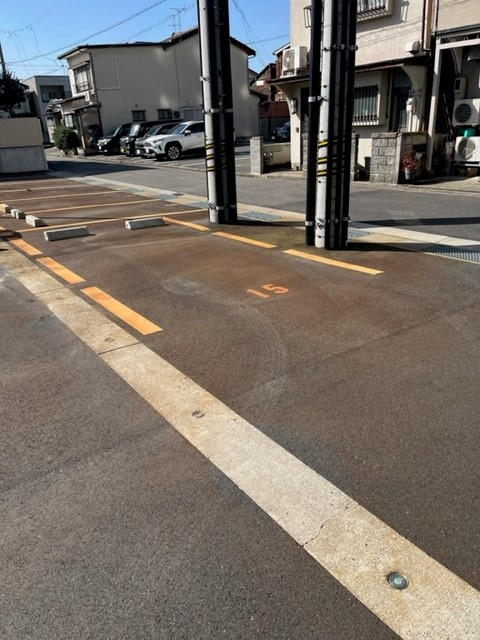 レーベン福井 THE GRAND MARKSの駐車場|道路に出やすい１５番を使用。融雪付き。