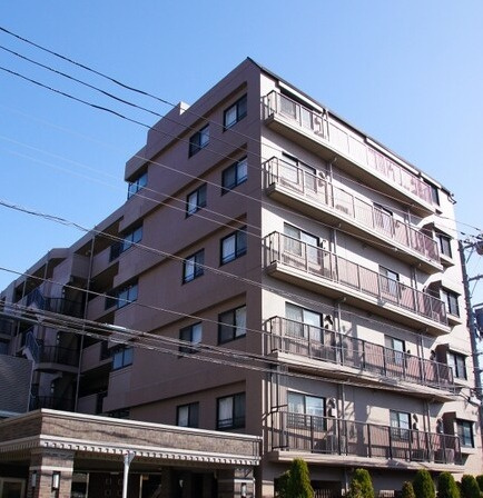 ナイスアーバン横濱鶴見フォルシオン（鶴見区市場下町）の外観|外観です　ナイスアーバン横濱鶴見フォルシオン　新規内装リフォーム　京急本線 「鶴見市場」駅 徒歩7分　オートロック　平成18年10月築　4LDK　専用庭　宅配ボックス　ペット飼育可　全戸駐車場付　