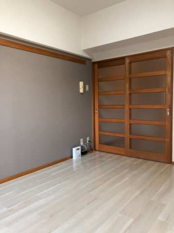 仲介手数料0！！サンピアオカヤスの洋室