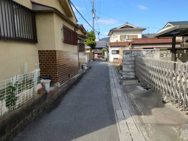 【前面道路含む現地写真】 | 山科区北花山市田町　貸地（賃貸オーナーチェンジ）
