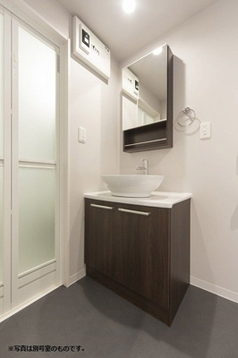 【独立洗面台】 | カーサクレシア横手南 | 別号室の写真になります。現況優先。