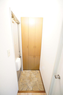 【玄関】 | ラヴェニュE | ※同物件・反転タイプの写真です。