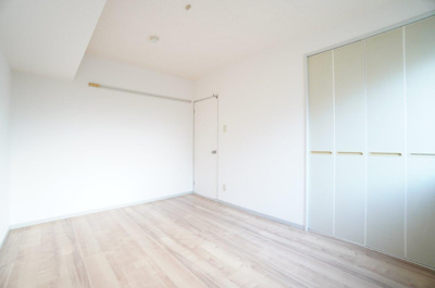 【寝室】 | ラヴェニュE | ※同物件・反転タイプの写真です。