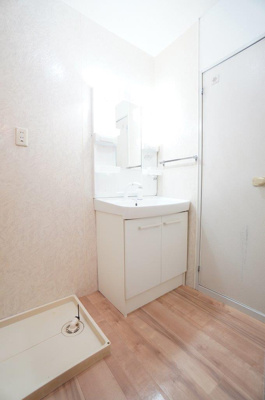 【洗面所】 | ラヴェニュE | ※同物件・反転タイプの写真です。