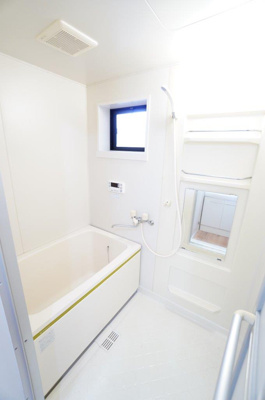 【浴室】 | ラヴェニュE | ※同物件・反転タイプの写真です。