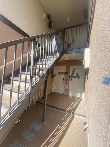 ぱれすよつやAのエントランス
