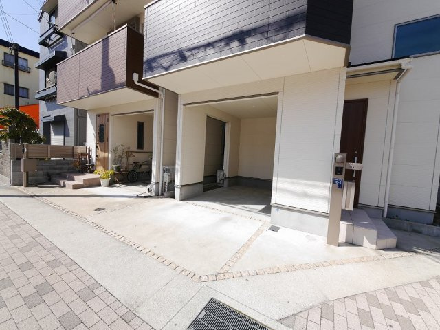 灘区大石南町戸建ての駐車場
