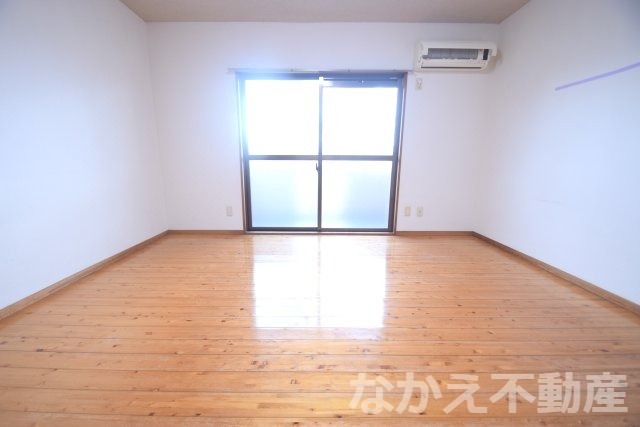 【洋室】 | 落ち着いた色調の洋室です