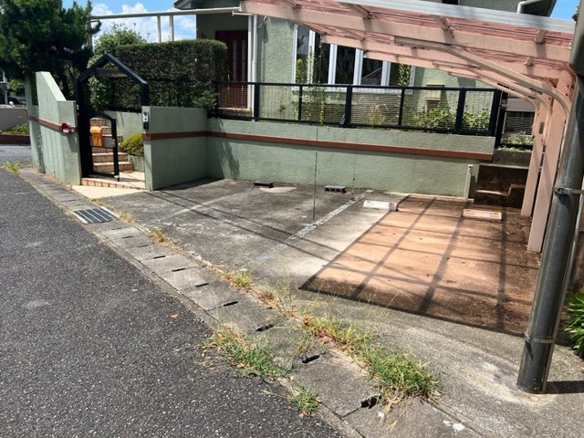 神戸市北区京地２丁目　中古戸建の駐車場