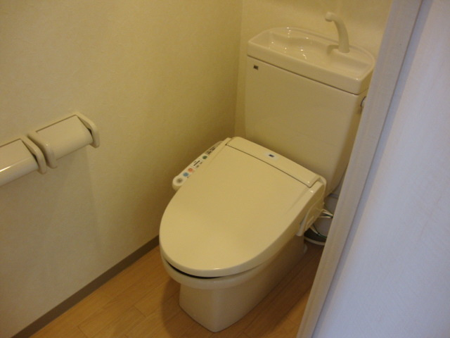 サンレジデンス湘南のトイレ|前回募集時の写真です。現況優先。