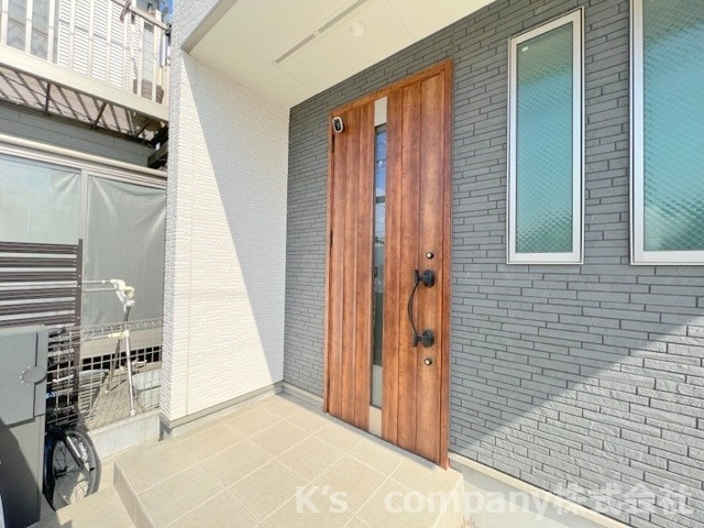 横浜市南区中島町4丁目　中古戸建の外観|玄関