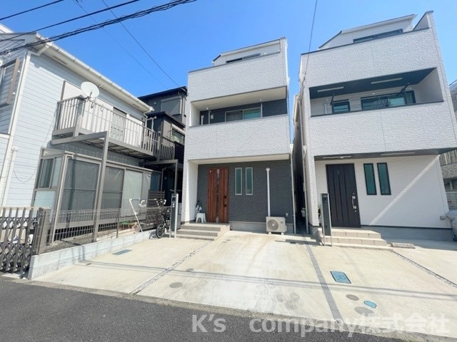 横浜市南区中島町4丁目　中古戸建の外観|カースペース2台駐車可能です