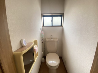 【トイレ】 | 下石倉町中古戸建て | ■ローンシュミレーションも無料で実施しております！
■窓もついており明るく換気がしやすいトイレです！