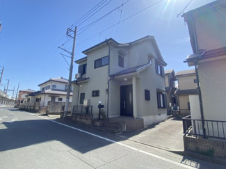 【外観】 | 下石倉町中古戸建て | ■駐車3台以上可能！
■近隣施設が充実しているので便利な立地です！