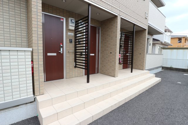 ファミールBのエントランス