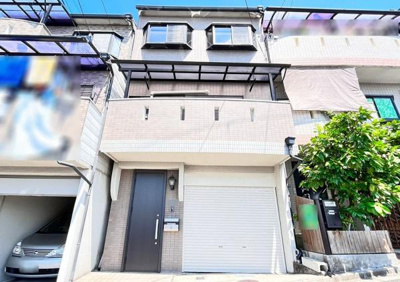 【外観】 | 野崎2丁目中古戸建 | シャッター付き車庫につき、防犯面も安心です！