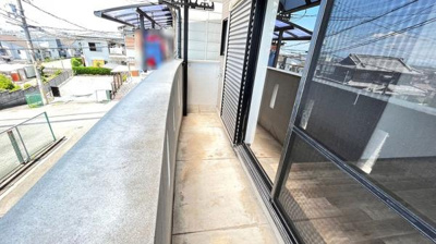 【前面道路含む現地写真】 | 野崎2丁目中古戸建 | 2階にバルコニーがございます！