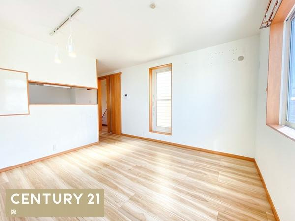 岩出市曽屋　中古戸建の居間・リビング|【リビング】
明るい2階リビングです