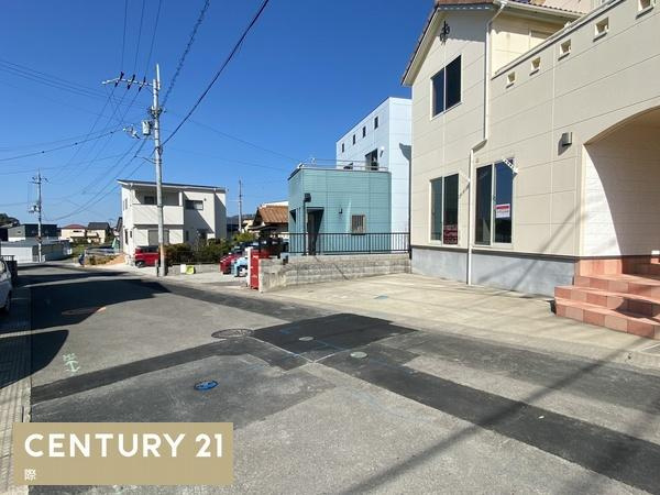 岩出市曽屋　中古戸建の前面道路含む現地写真|閑静な住宅街です！落ち着いた暮らしをお求めの方に。