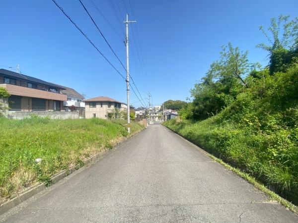 岩出市紀泉台　土地の前面道路含む現地写真