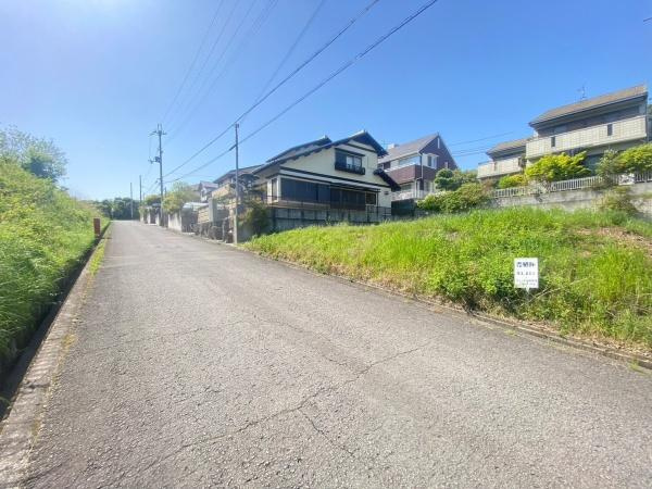 岩出市紀泉台　土地の前面道路含む現地写真