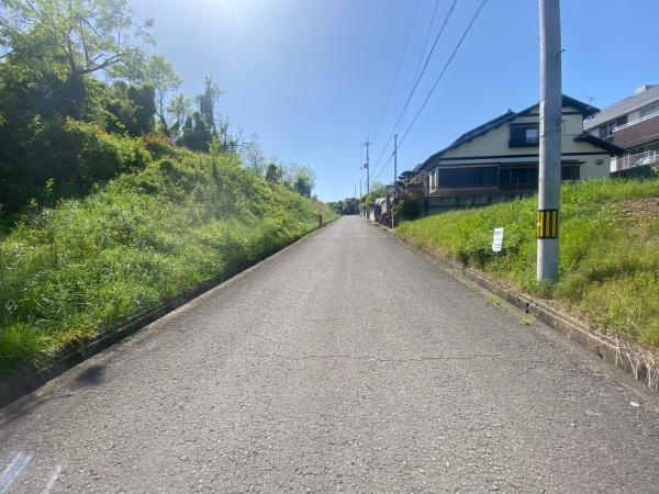 岩出市紀泉台　土地の前面道路含む現地写真