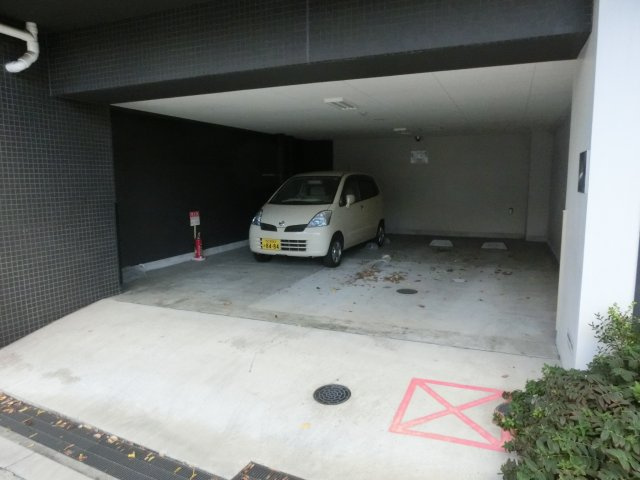プロシード大阪NB３の駐車場