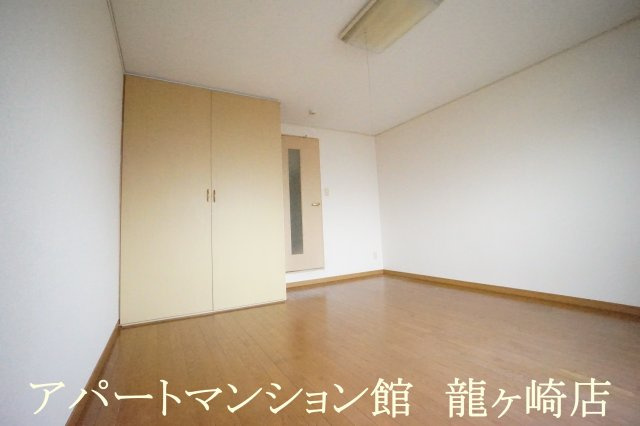 レオパレスサクセスⅠの居間・リビング